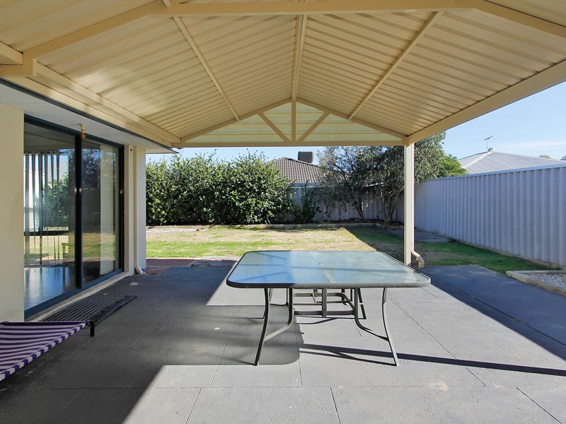 15 Coomer Elbow, South Guildford WA 6055