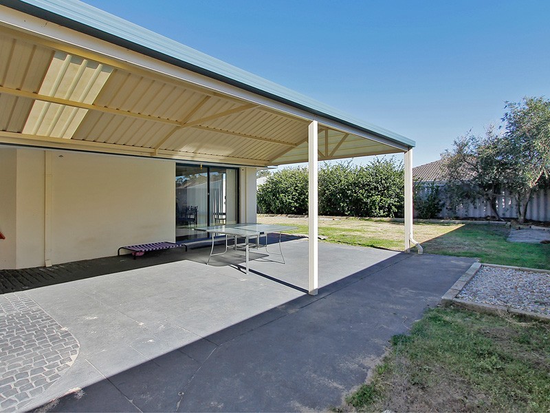 15 Coomer Elbow, South Guildford WA 6055