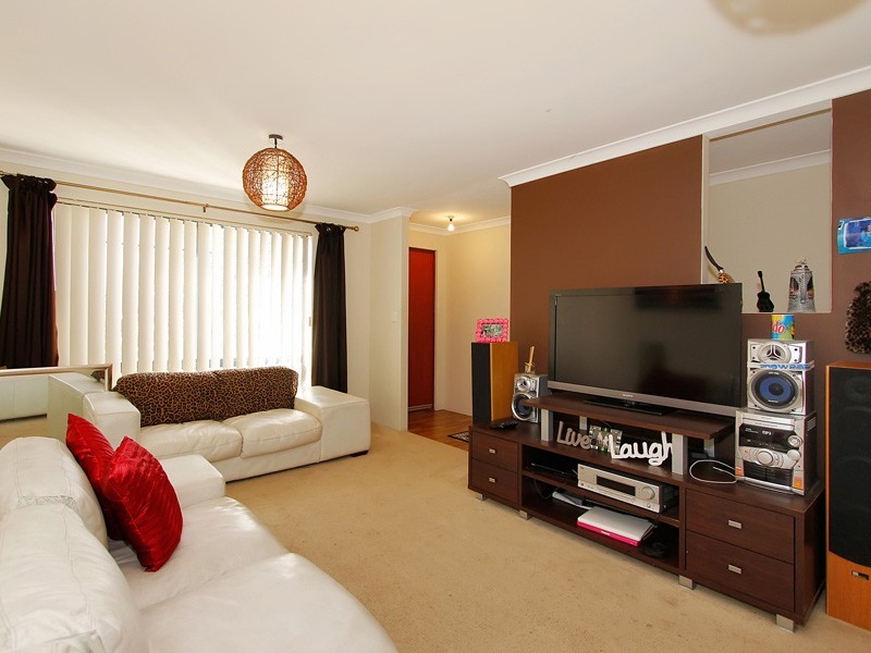 15 Coomer Elbow, South Guildford WA 6055