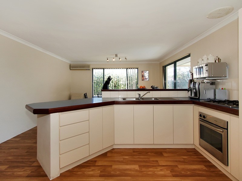 15 Coomer Elbow, South Guildford WA 6055