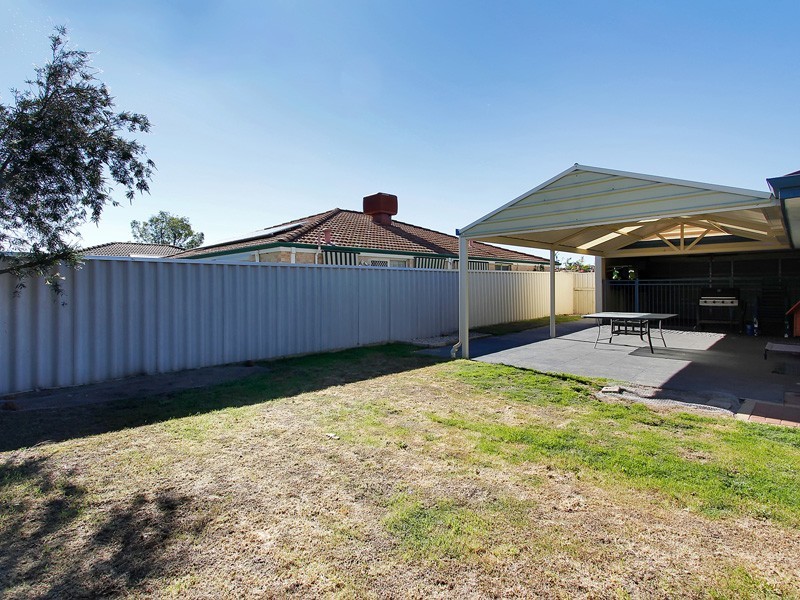 15 Coomer Elbow, South Guildford WA 6055