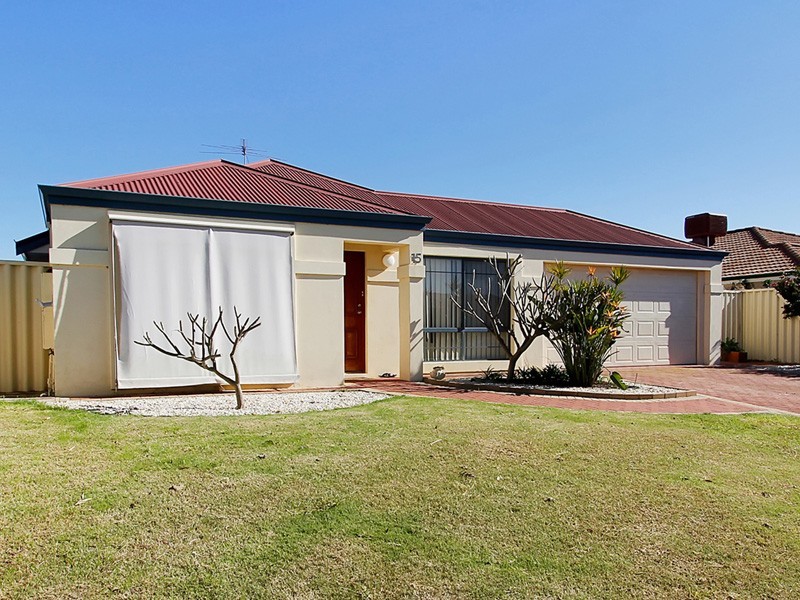15 Coomer Elbow, South Guildford WA 6055
