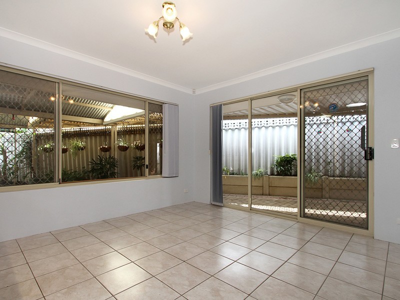 1/19 Roseheath Boulevard, Kiara WA 6054