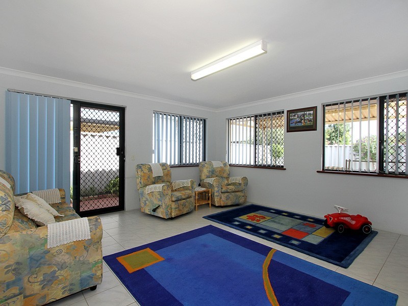 18 Walsh Avenue, Redcliffe WA 6104