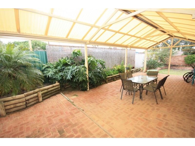 6 Jennifer Place, Alexander Heights WA 6064