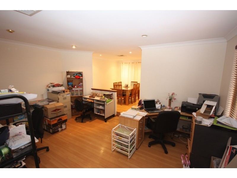 6 Jennifer Place, Alexander Heights WA 6064