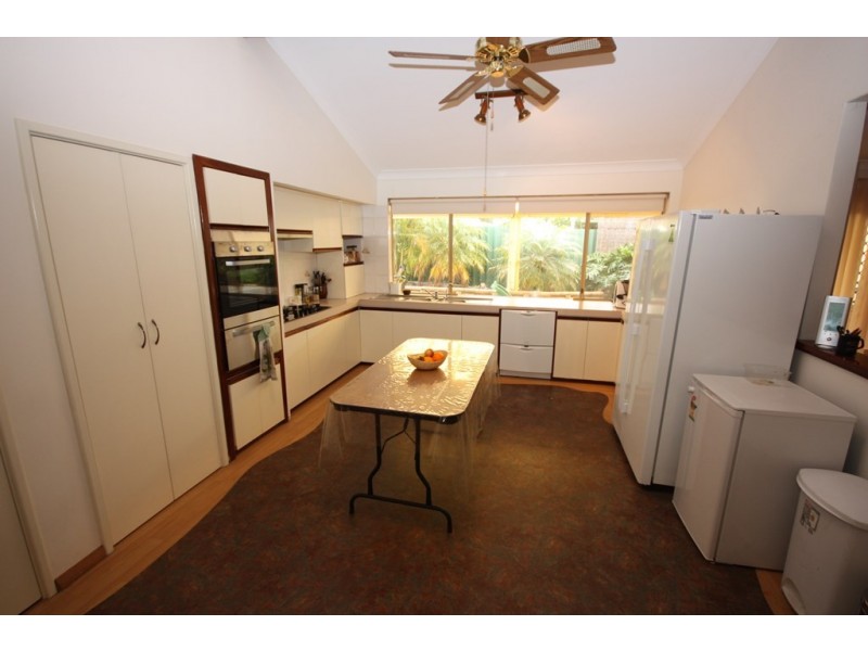 6 Jennifer Place, Alexander Heights WA 6064