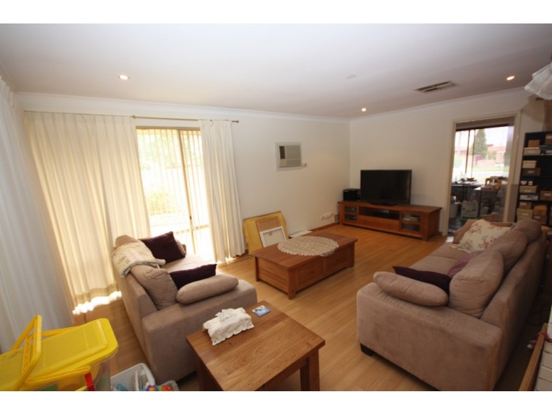 6 Jennifer Place, Alexander Heights WA 6064