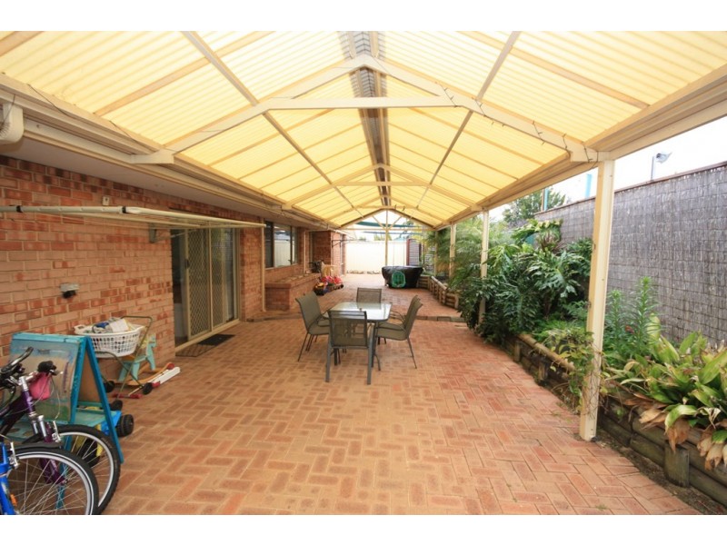 6 Jennifer Place, Alexander Heights WA 6064