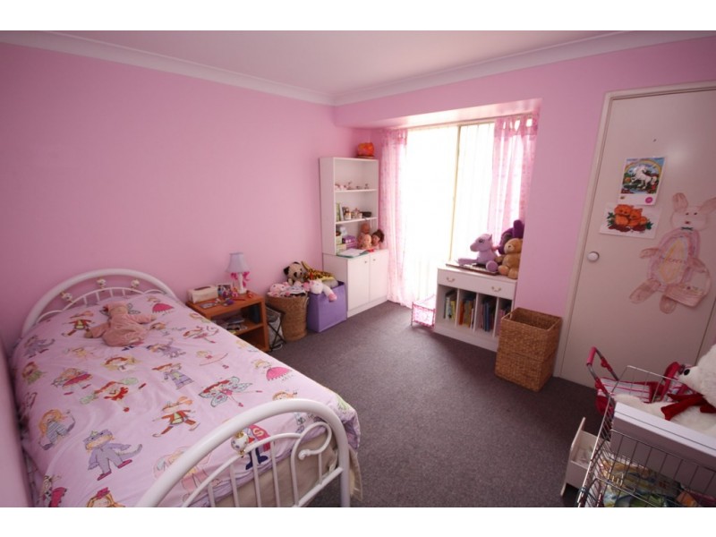 6 Jennifer Place, Alexander Heights WA 6064