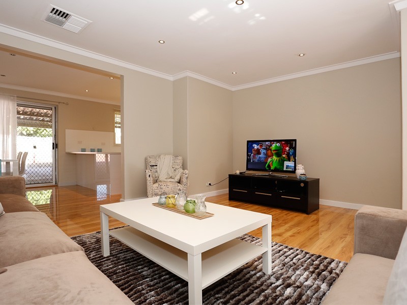 196 Blackadder Road, Swan View WA 6056