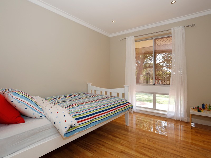 196 Blackadder Road, Swan View WA 6056