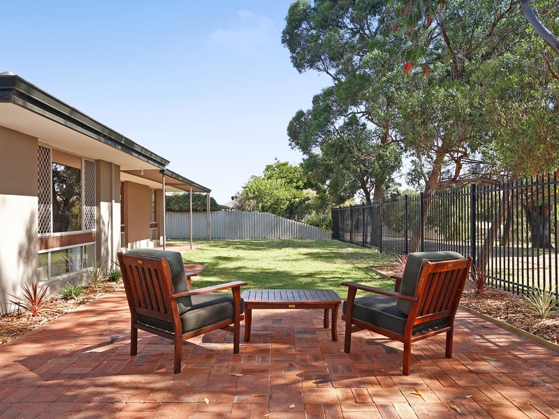 196 Blackadder Road, Swan View WA 6056