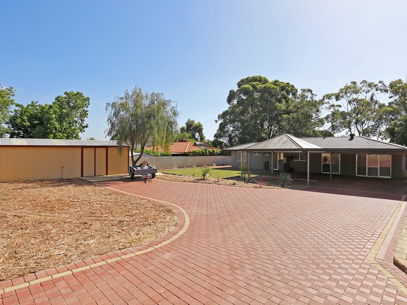 196 Blackadder Road, Swan View WA 6056