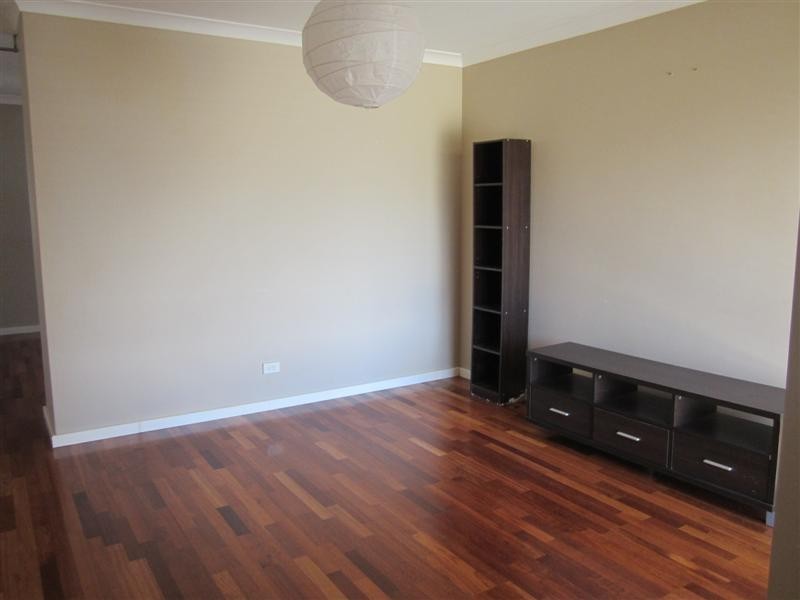 2 Bildjar Close, South Guildford WA 6055