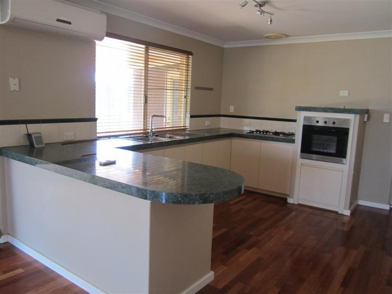 2 Bildjar Close, South Guildford WA 6055