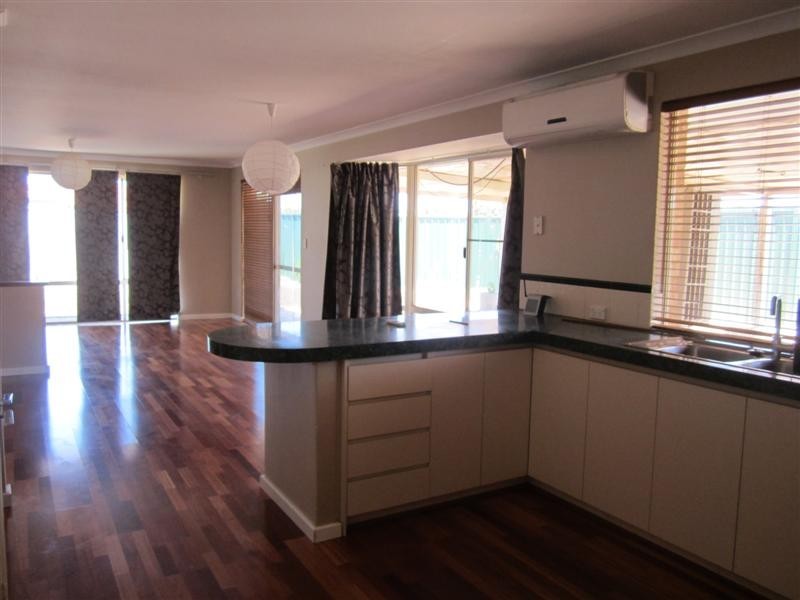 2 Bildjar Close, South Guildford WA 6055