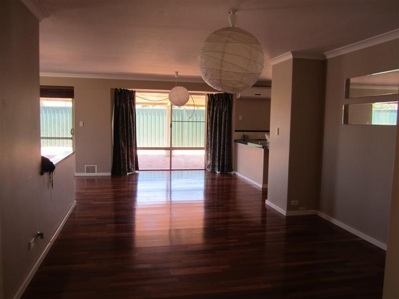 2 Bildjar Close, South Guildford WA 6055