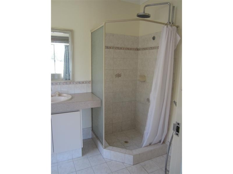 2 Bildjar Close, South Guildford WA 6055