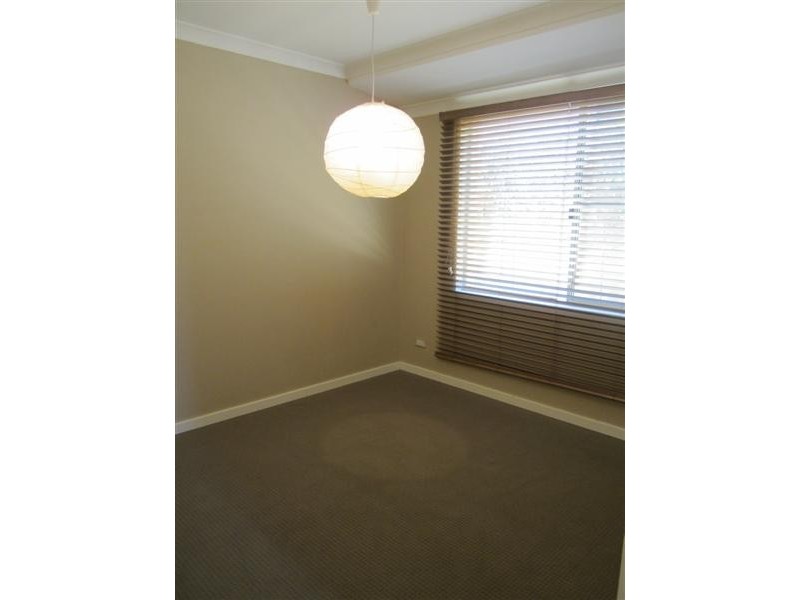 2 Bildjar Close, South Guildford WA 6055