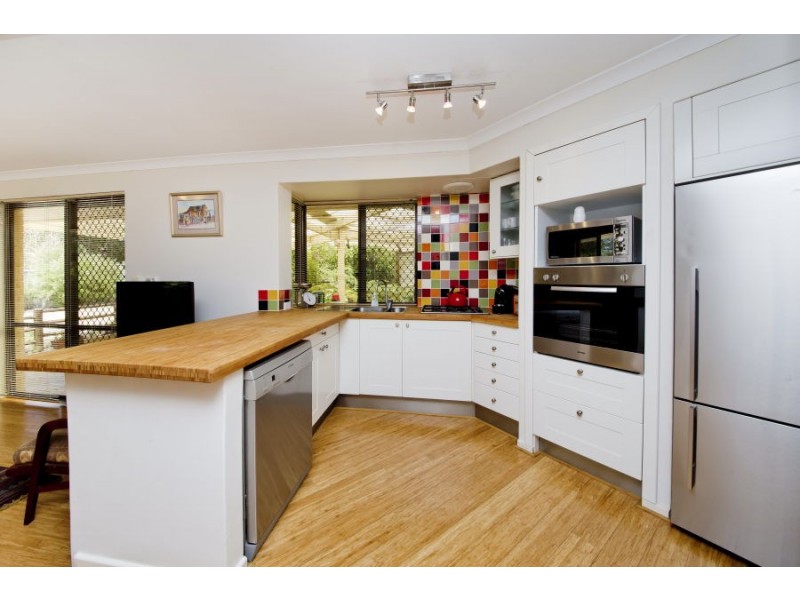 20 Derbi Road, Alexander Heights WA 6064