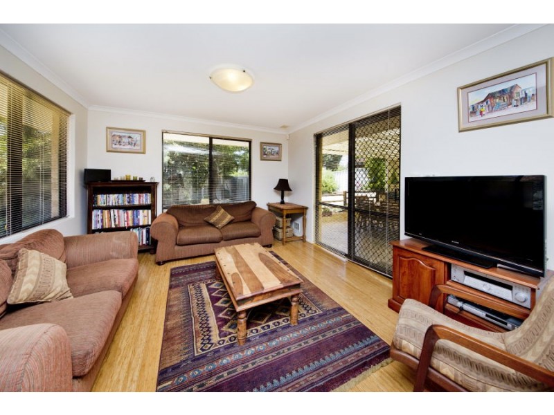 20 Derbi Road, Alexander Heights WA 6064