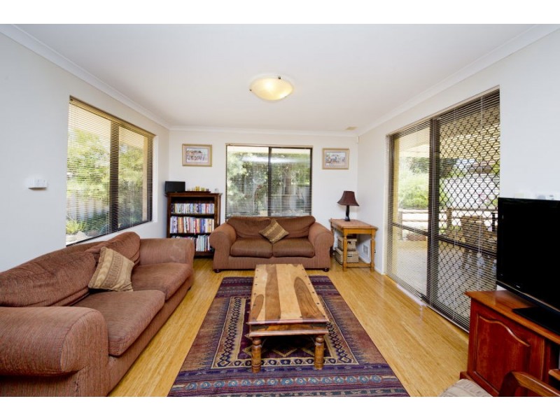 20 Derbi Road, Alexander Heights WA 6064