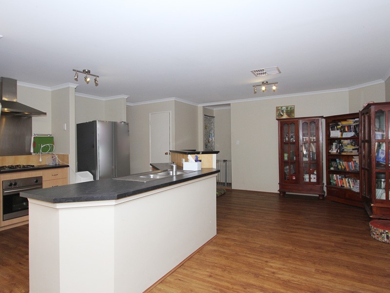 35 Lansdowne Entrance, Canning Vale WA 6155