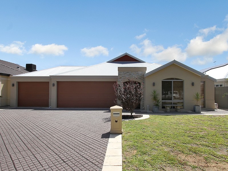 9 Bluestone Loop, Piara Waters WA 6112