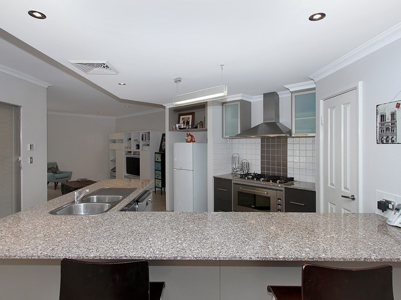9 Bluestone Loop, Piara Waters WA 6112