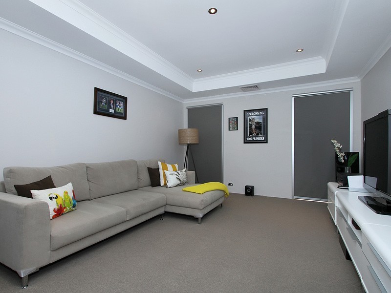 9 Bluestone Loop, Piara Waters WA 6112