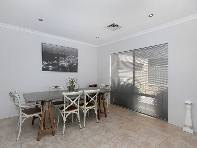 9 Bluestone Loop, Piara Waters WA 6112