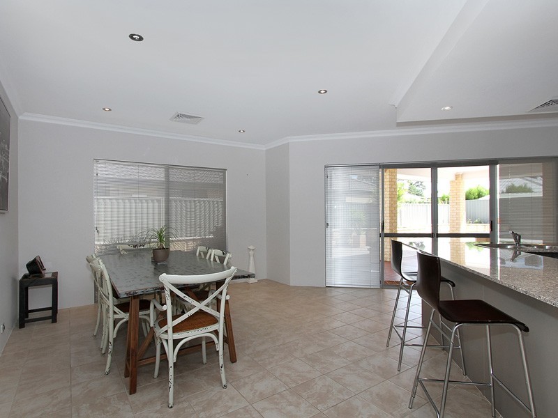 9 Bluestone Loop, Piara Waters WA 6112