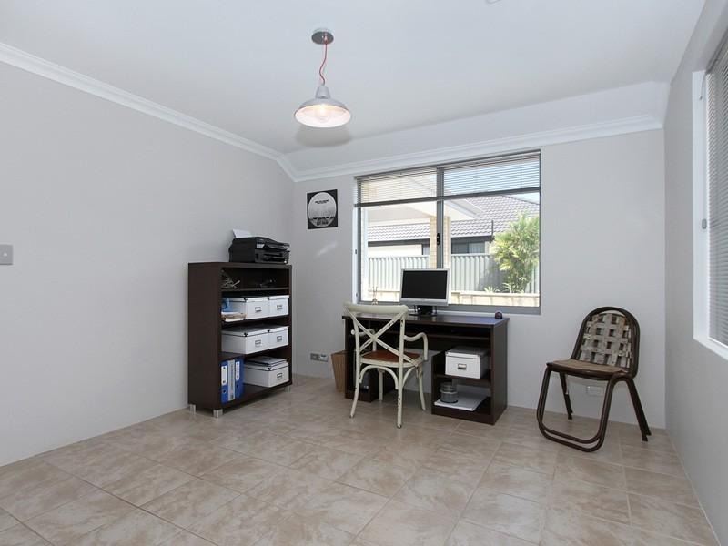 9 Bluestone Loop, Piara Waters WA 6112