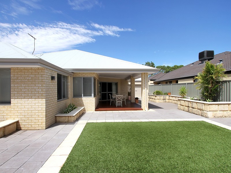 9 Bluestone Loop, Piara Waters WA 6112