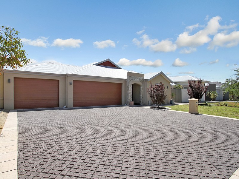 9 Bluestone Loop, Piara Waters WA 6112