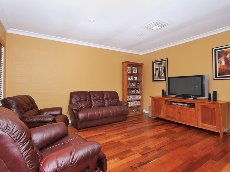 10 Fifth Avenue, Bassendean WA 6054