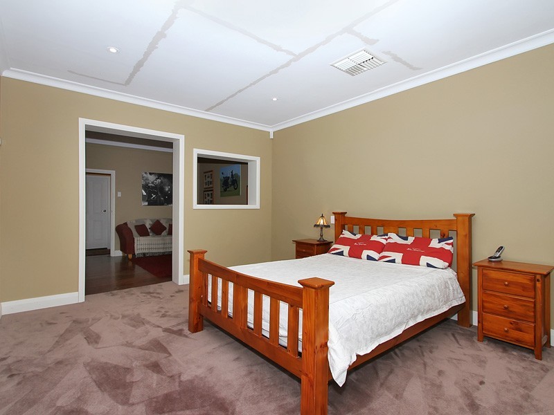 10 Fifth Avenue, Bassendean WA 6054