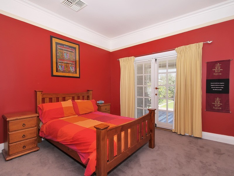 10 Fifth Avenue, Bassendean WA 6054