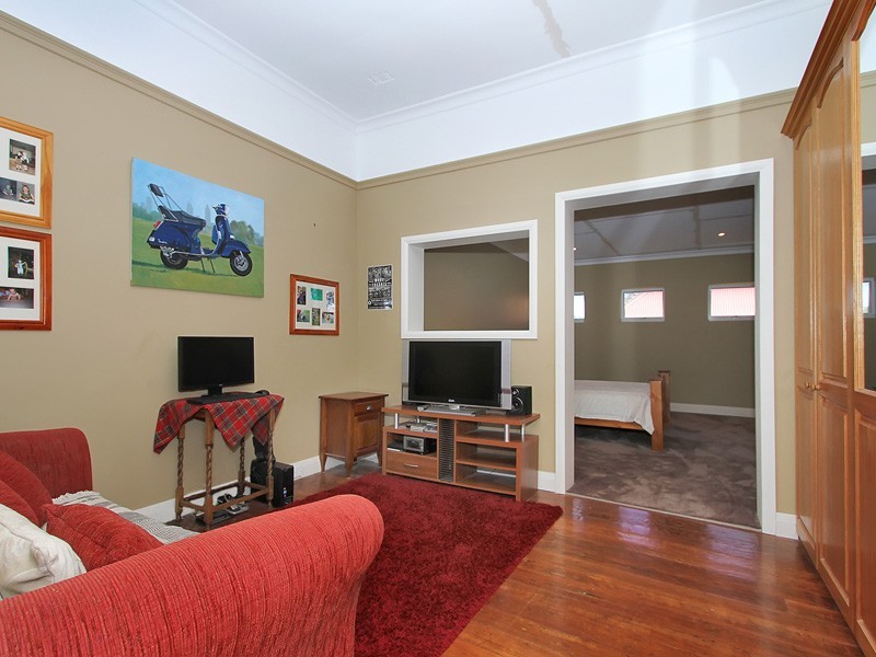 10 Fifth Avenue, Bassendean WA 6054