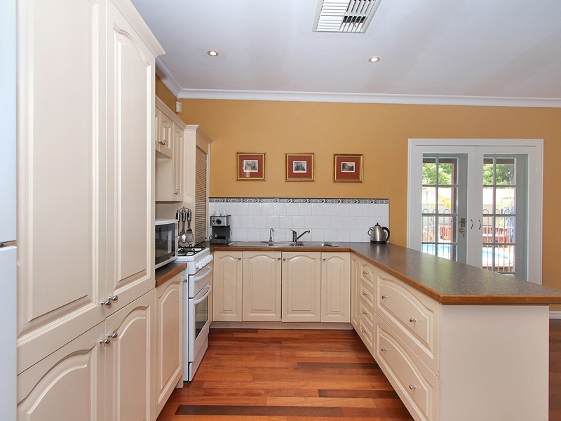 10 Fifth Avenue, Bassendean WA 6054