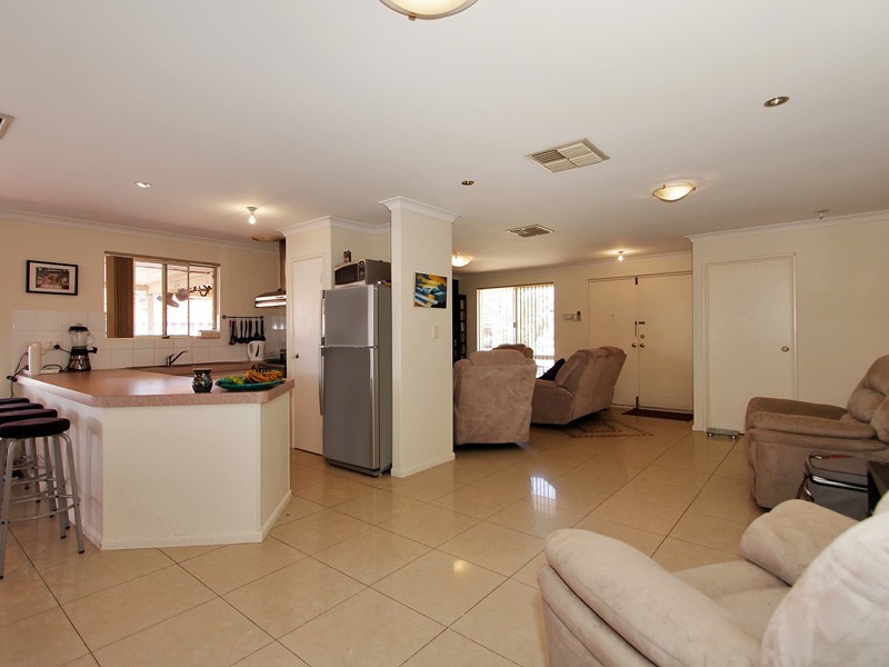 12 Woodview Retreat, Caversham WA 6055