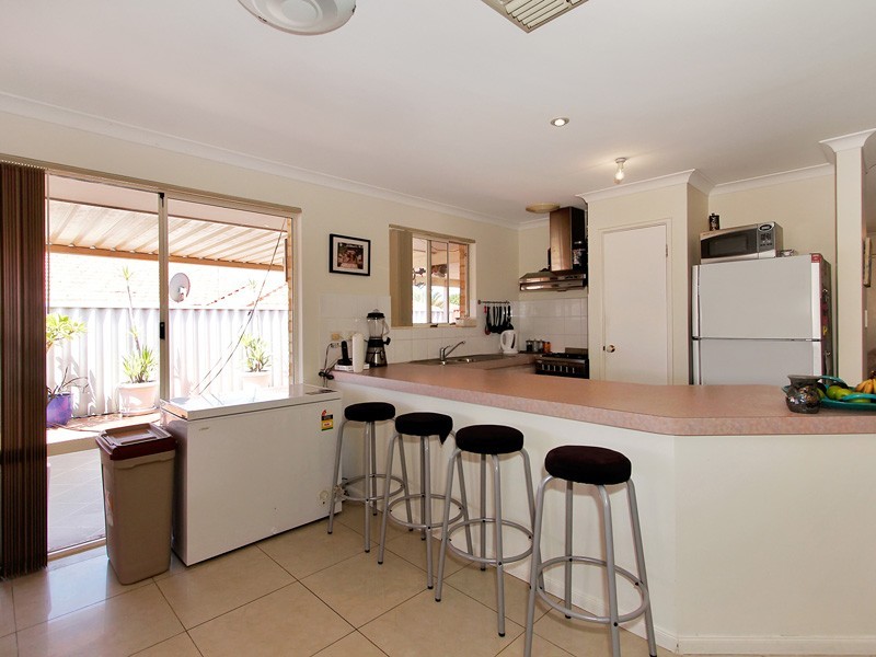 12 Woodview Retreat, Caversham WA 6055
