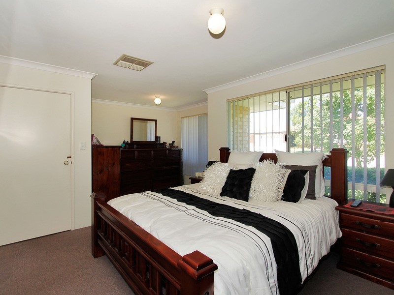 12 Woodview Retreat, Caversham WA 6055