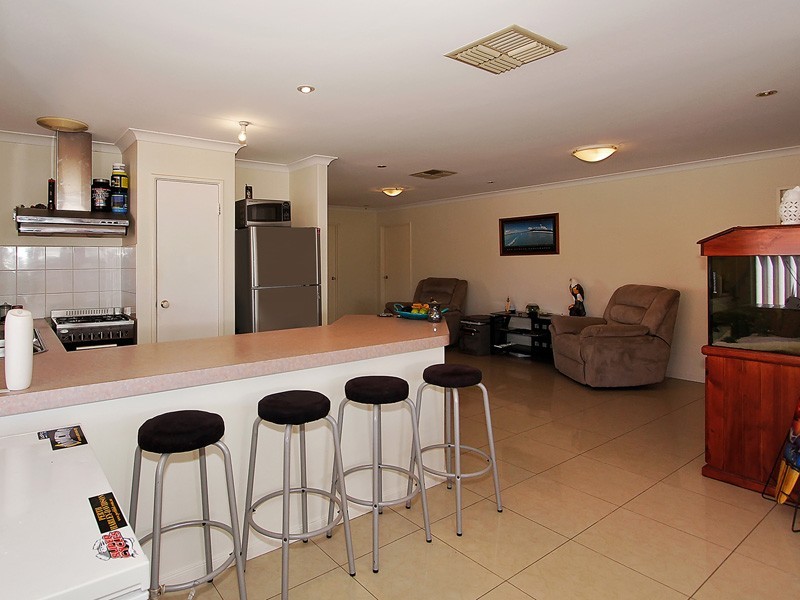 12 Woodview Retreat, Caversham WA 6055