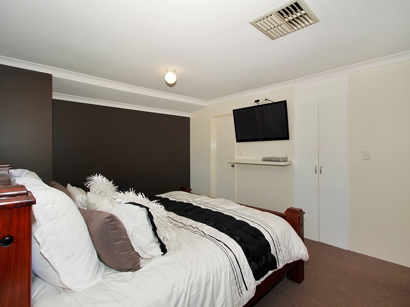 12 Woodview Retreat, Caversham WA 6055