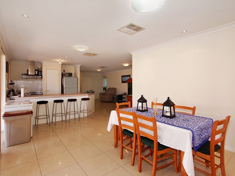 12 Woodview Retreat, Caversham WA 6055