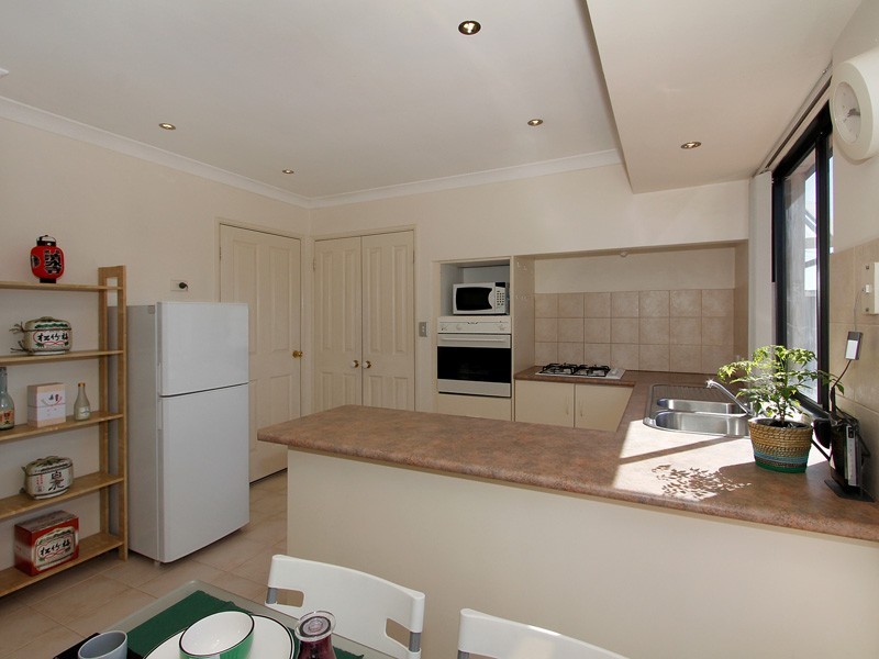 37d Renou Street, Queens Park WA 6107