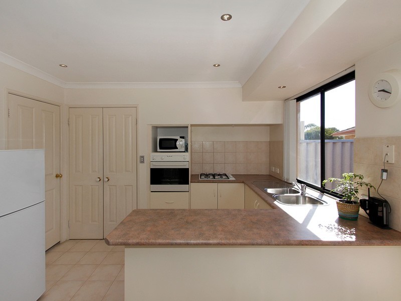 37d Renou Street, Queens Park WA 6107