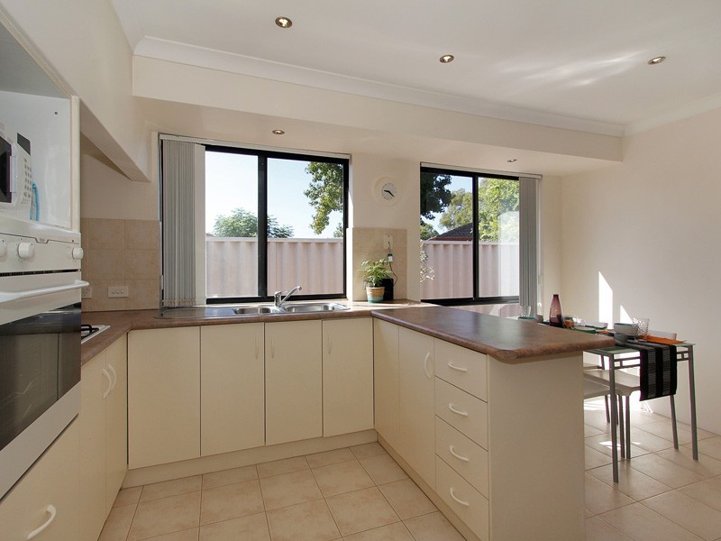 37d Renou Street, Queens Park WA 6107